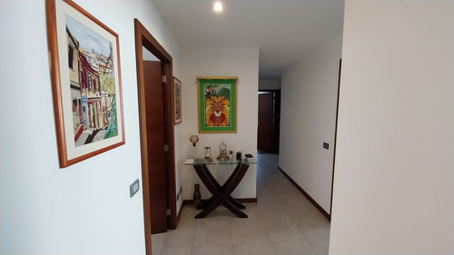 Tejada. Impecable 2d+2b+2e+1bd+cocina Cerrada Independiente