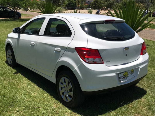 Imagem 4 de 12 de Chevrolet Onix 1.0 Lt 8v Flex 4p Manual 2013