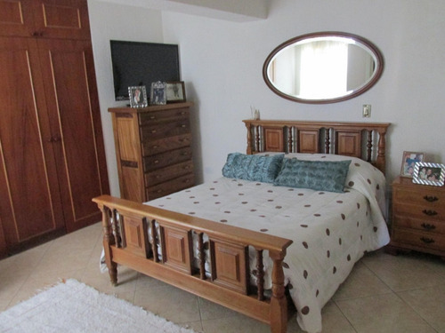 Se Vende Apartamento En Lomas De Prados Del Este Mls #24-28890