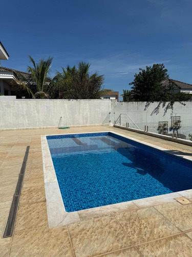 Casa Em Condomínio Com 3 Suítes