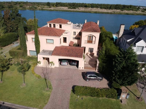Imagen 1 de 25 de Bajo De Precio La Isla - Casa Venta Usd 1.950.000