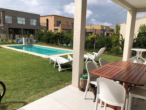 Hermosa Casa Moderna Y Funcional