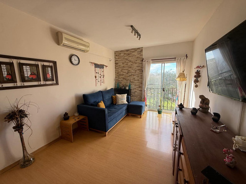 Venta De Departamento 3 Ambientes A Metros Del Centro De Wilde, Excelente Ubicacion.