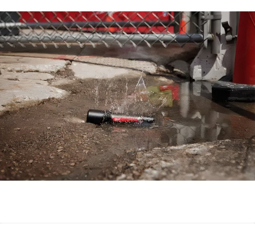 Linterna Led Enfoque Rotativo Recargable Milwaukee