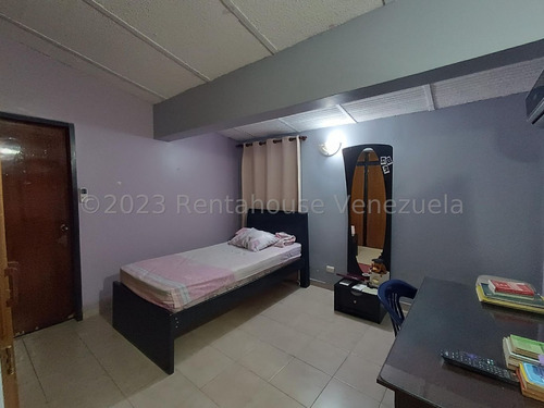 24-13391 Hermosa Casa En Venta, Urb. Los Samanes, Maracay Mord