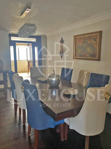 Imagen 2 de 15 de Penthouse De 250 Mtrs Con Jacuzzi. Revestido En Caoba En Sala, Estar, Comedor Y Habitación Principal. Con Excelente Ubicación Cerca De Supermercados, Ferreterías, En La Moraleja (eaa-003)