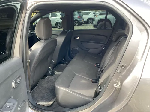 Renault Logan LIFE + MT 1.6 4X2