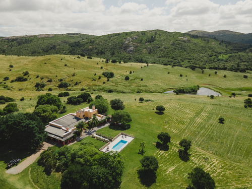 La Manuela, Casa De Campo De Estilo En La Sierras