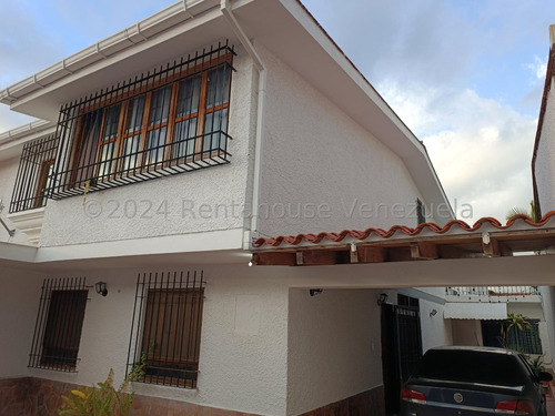 Amplia Casa En Alto Prado En Calle Cerrada Con Vigilancia, Bien Mantenida Para Actualizar 24-24884 Mvg 