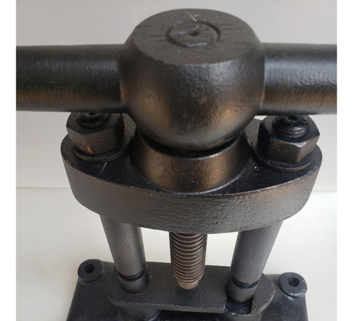 Antiga Prensa De Laboratório - 30 Cm - 9,6kg (Usado)
