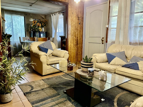 Casa En Venta De 3 Dorm. En Lo Barnechea, Pueblo Barnechea