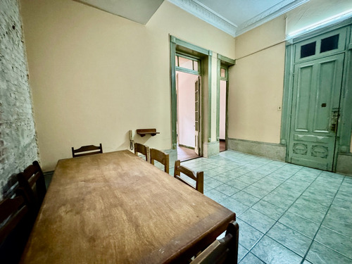 Venta Amplio Apartamento En Cordón, ¡5 Dormitorios, 2 Baños!