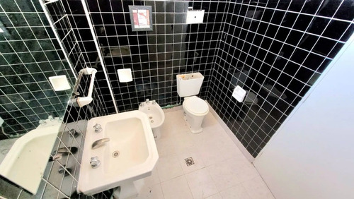 Venta Depto Piso 3 Amb, Muy Amplios, Al Frente Con Balcon (108 Mt Totales)
