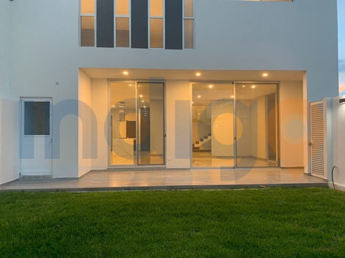 Imagen 5 de 30 de Casa En Venta En Juriquilla En Cumbres Del Lago