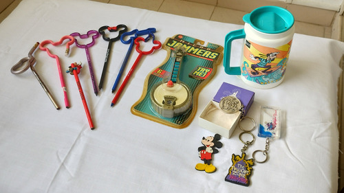 Memorabilia/souvenirs Parques Temáticos De Disney: 13 Artíc.
