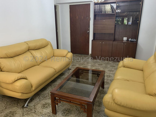 Interesante Apartamento De Un Área Total De 248,28, Distribuidos En Tres Ambientes, Áreas Sociales Y Habitaciones De 101,83 Y 146,45 De Terraza Y Jardín. Esta En Chacao