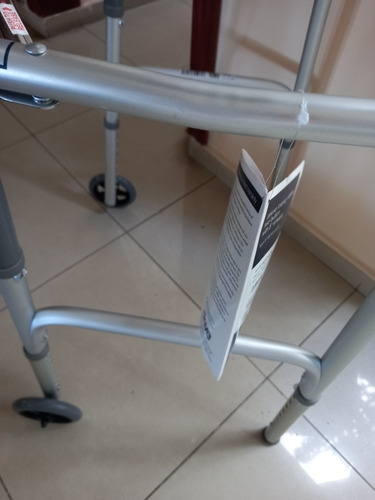 Imagen 2 de 4 de Andador Para Adultos