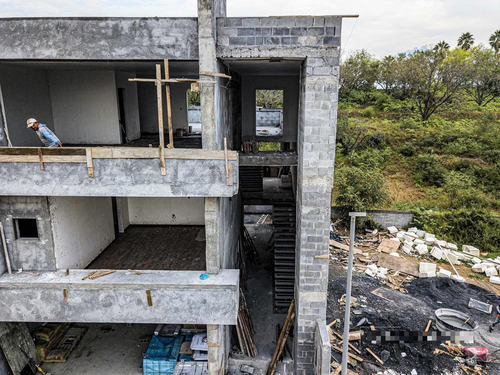 Casa Inteligente De 3 Niveles En Venta En Mítica Residencial, Con Área De Juegos Y Terraza En Roof Garden, Para Aprovechar Las Increíbles Vistas A Las Montañas!! Bar En 1er Nivel Con Salida Al Jardín