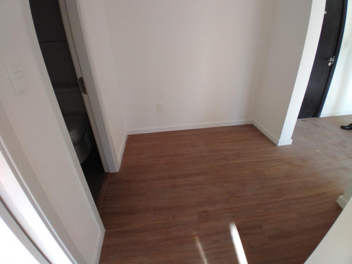 2 Dormitorios En Venta. Piso Alto, Soleado Y Despejado.