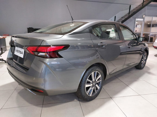 Imagen 4 de 11 de Nissan Versa Advance Cvt