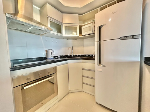 Apartamento En Venta De 2 Dormitorios En Icon Tower, Punta Del Este.