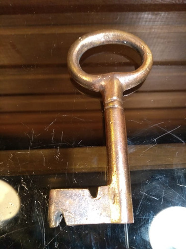 Imagem 2 de 8 de Antiga Chave Em Bronze - C 9083