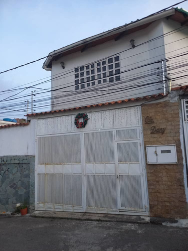 Imagen 1 de 14 de Casa De Dos Niveles Remodelada En Casco Central De Carrizal