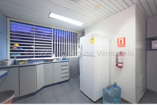 Imagen 12 de 17 de Local Comercial En Venta En Las Mercedes A Pie De Calle