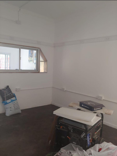 Casa En Venta - 2 Dormitorios 3 Baños - Local - 353mts2 - Caseros
