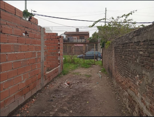 Casa A Terminar, Terreno. Monoambiente En El Fondo.