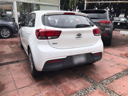 Imagen 4 de 13 de Kia Rio Hb Lx 2018