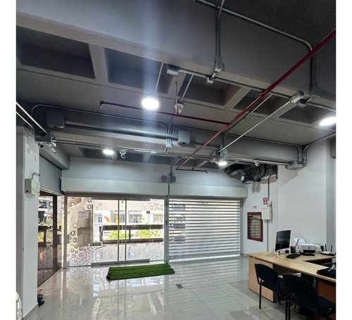 Local Comercial Con Mezzanina Y Terraza De 220 Mt2. Ar