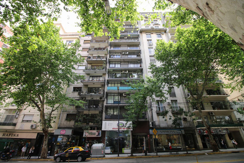 Venta De Departamento 3 Ambientes Con Balcon  Y Dependencia De Servicio En Palermo