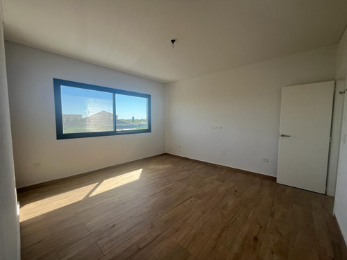 Casa En Barrio Ceibos Puertos Del Lago Lote Interno Escobar 3 Dormitorios Y Escritorio