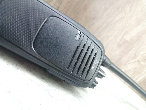 6 Radios I-com Modelo Ic-f1000 Y Base Cargador