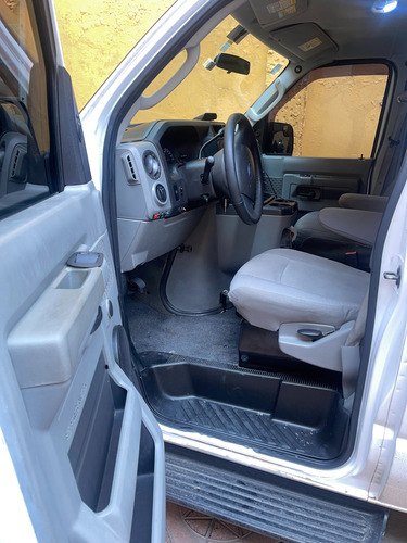 Ford Econoline E-150 4.6l V8 12 Pasajeros