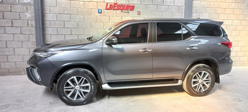 Imagen 4 de 15 de Toyota Sw4 2018 2.8 Srx 177cv 4x4 7as At