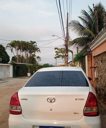 Imagem 2 de 4 de Toyota Etios 2014 1.5 16v Xs 4p
