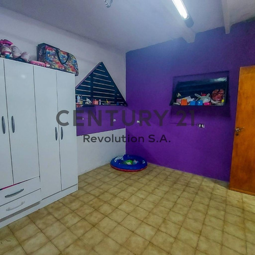 Imagen 8 de 16 de Casa 3 Dormitorios Con Cochera Y Patio En Barrio Residencial