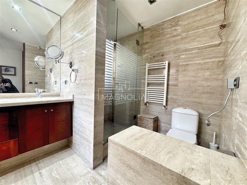 Casa En Arriendo De 7 Dorm. En Lo Barnechea