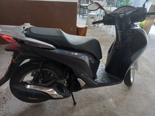 Imagem 2 de 6 de Honda Sh150i