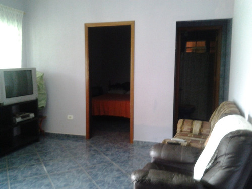 Casa Com 4 Cômodos, 2 Banheiros, Área De Serviço,