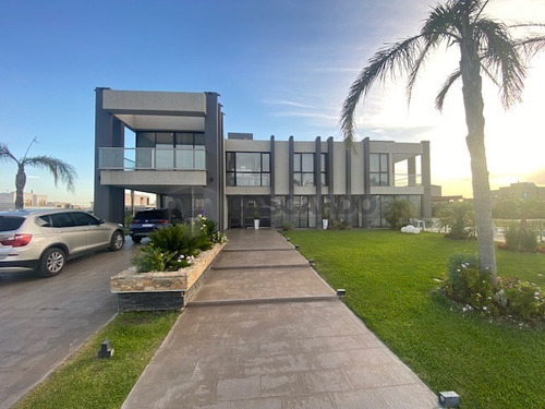 Casa 4 Ambientes Con Piscina En Barrio Lagos De Canning 