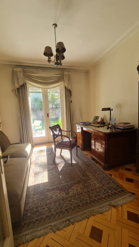 Venta De Hermosa Casa En Sector Residencial. Providencia.