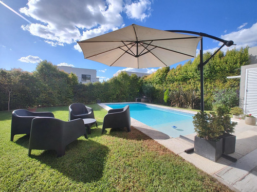 Apto Credito - Casa De Categoría En Venta En Los Olivares