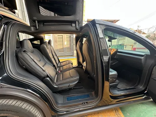 Tesla Model X 2024