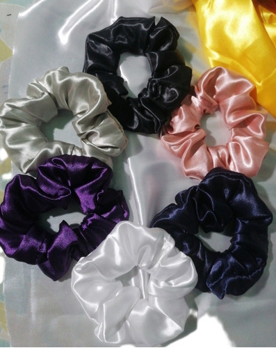 Scrunchies. Colas. Moñeras. Coleteras. 6 Unidades