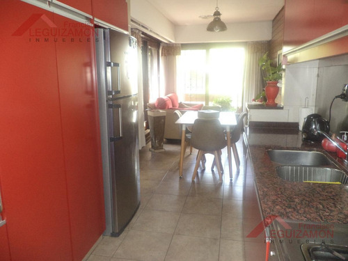 Imagen 10 de 20 de Chalet - 470m2 - De Categoria - Jardin Parquizado - Quincho - Piscina
