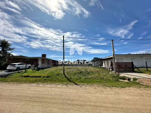 Terreno En Venta En Piriápolis, Los Ángeles. A 4 Cuadras De La Rambla Y Playa. 15 Metros De Frente.