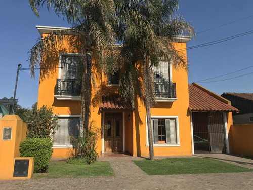 Imagen 1 de 18 de Venta Casa De 2 Plantas En Excelente Ubicación - Francisco Alvarez